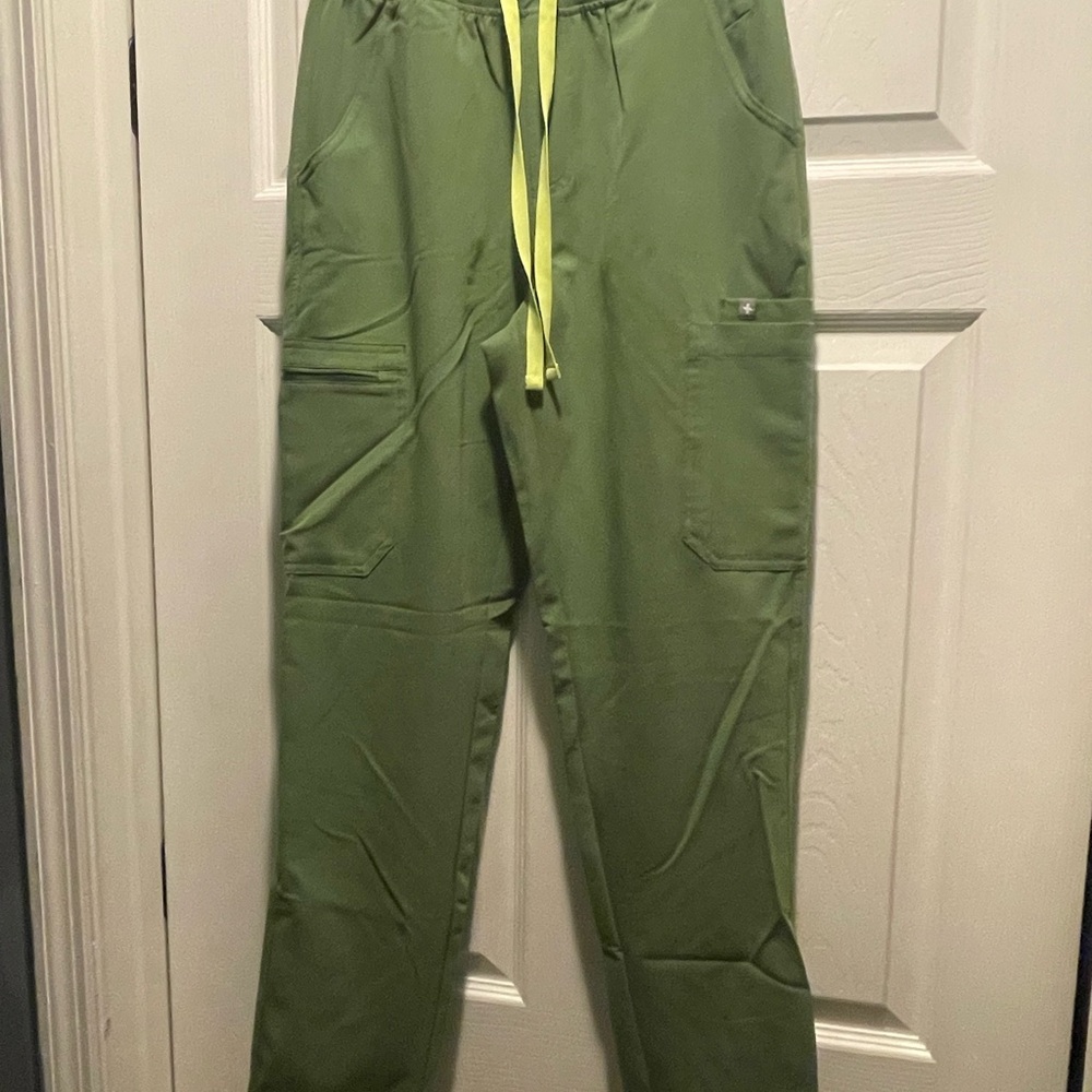 FIGS Women’s Fern Green Yola Pants with Drawstring